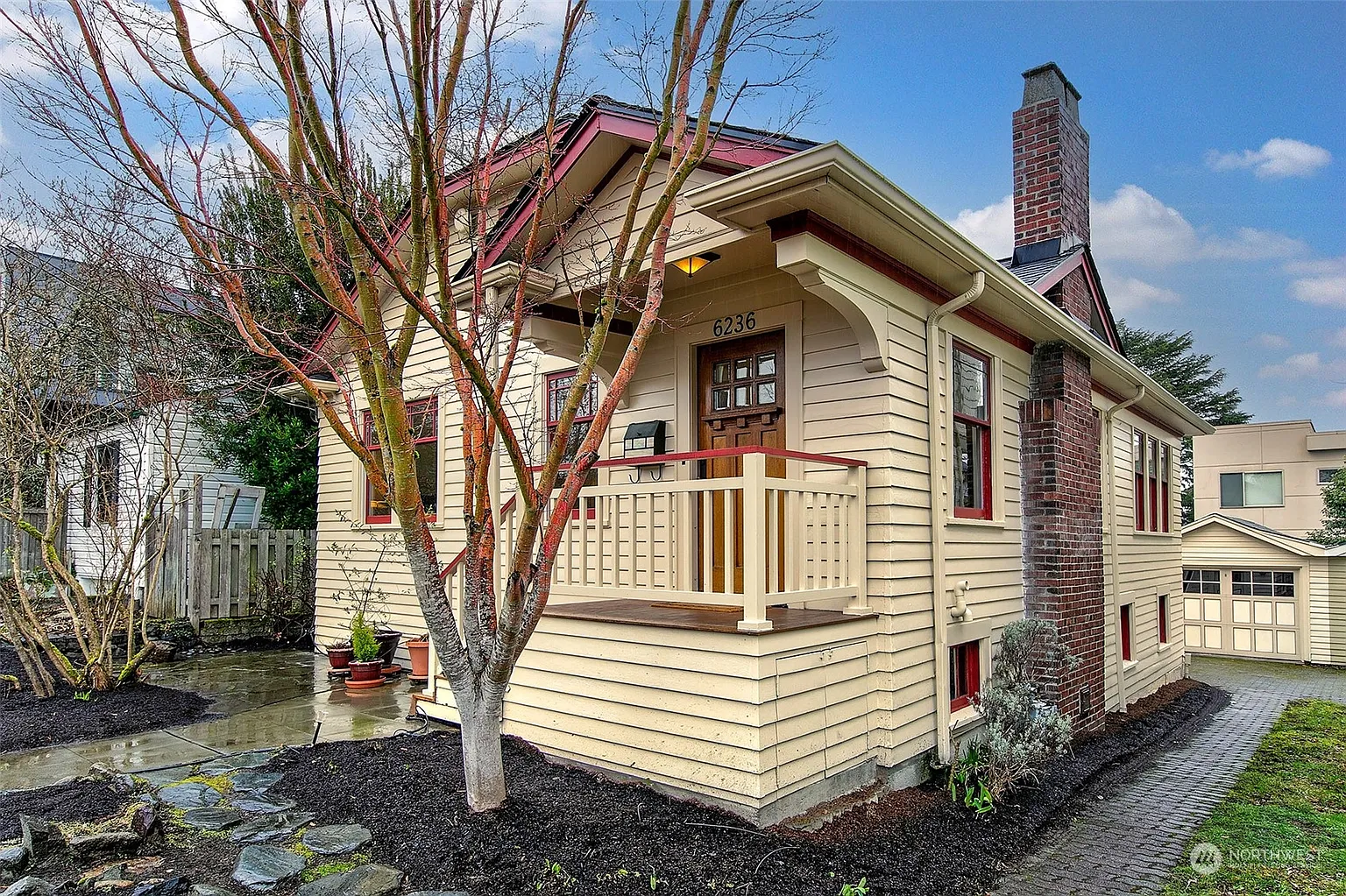 6236 33rd Avenue NE photo 1