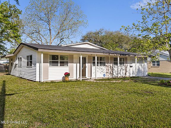 3rd image of 2315 Meadowbrook St