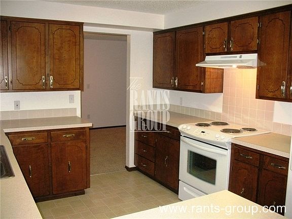 4th image of 330 Garfield Ave E