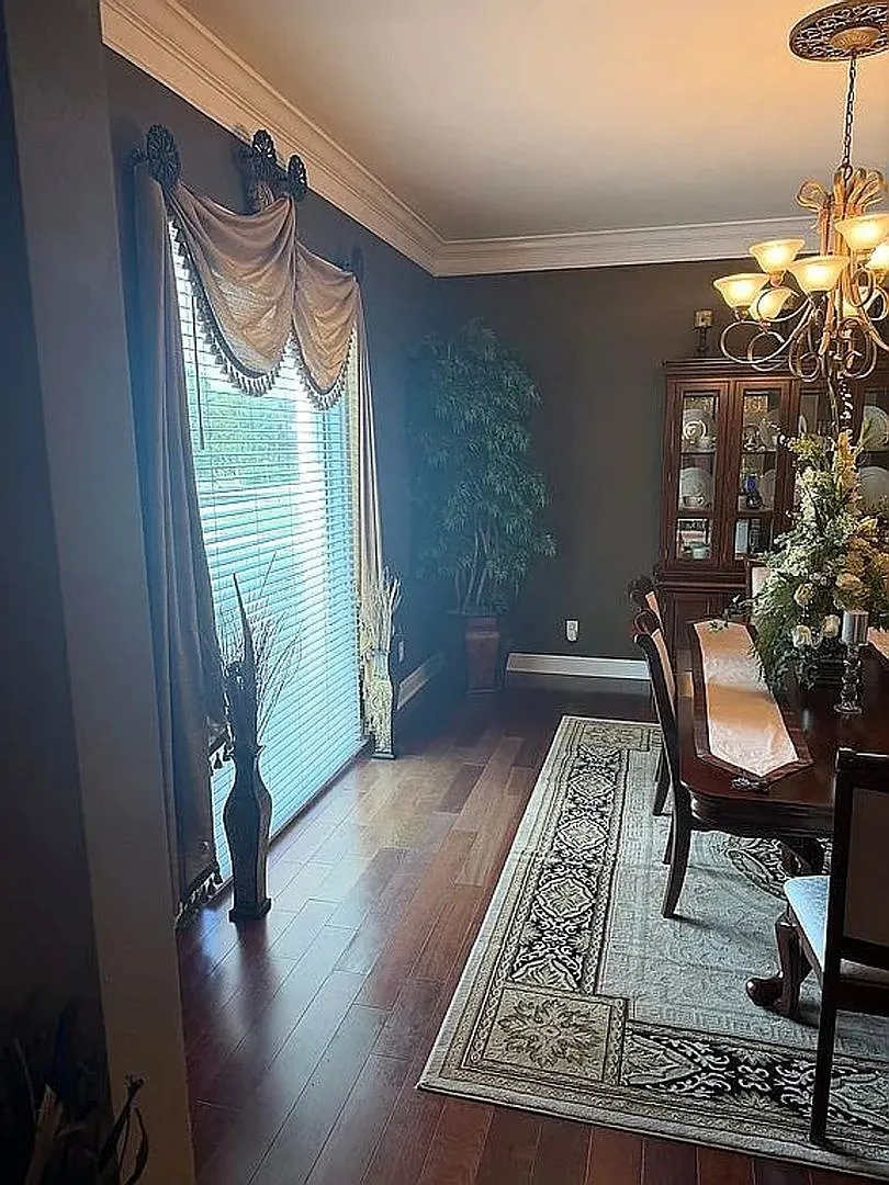 Spacious 4BR House in Mobile — Photo 3
