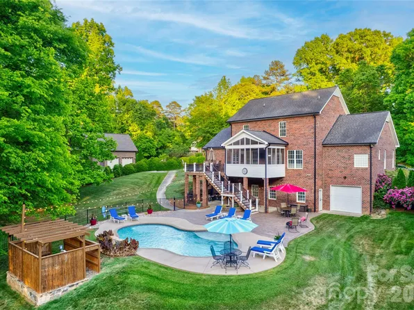 1390 Bennington Dr NW, Concord, NC 28027