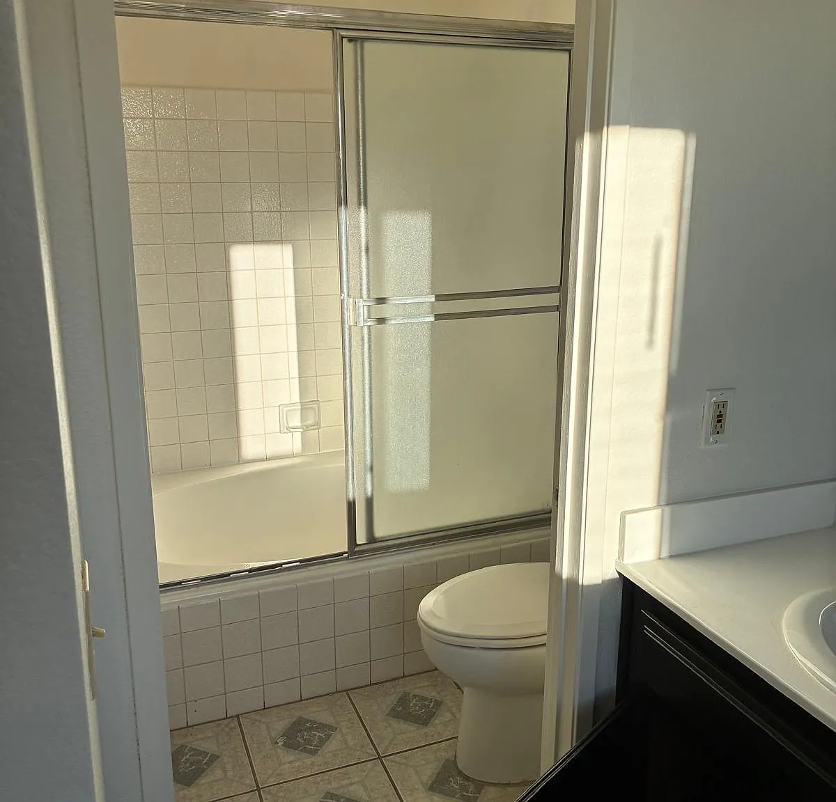 3 bed, 1394 sqft, $2,995 — Photo 4