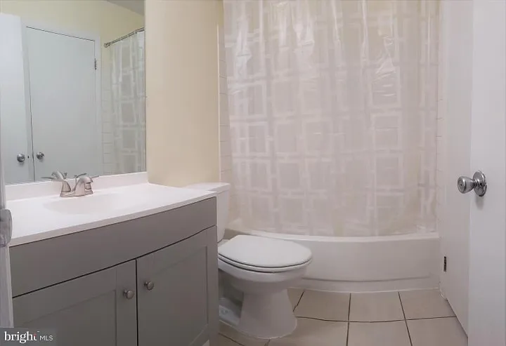 147 Larchwood Ct — Photo 1