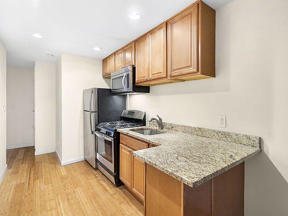 4th image of 121 Mulberry St APT 2
