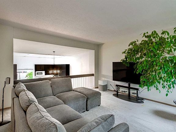 4th image of 386 W Brae Glen Cres SW
