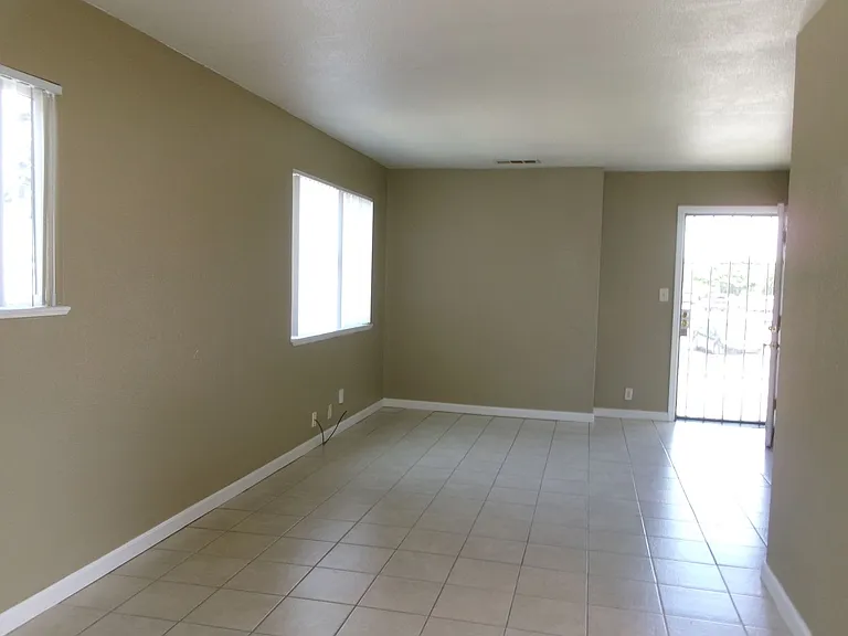 570 Gilbert Ave #1-3 — Photo 6