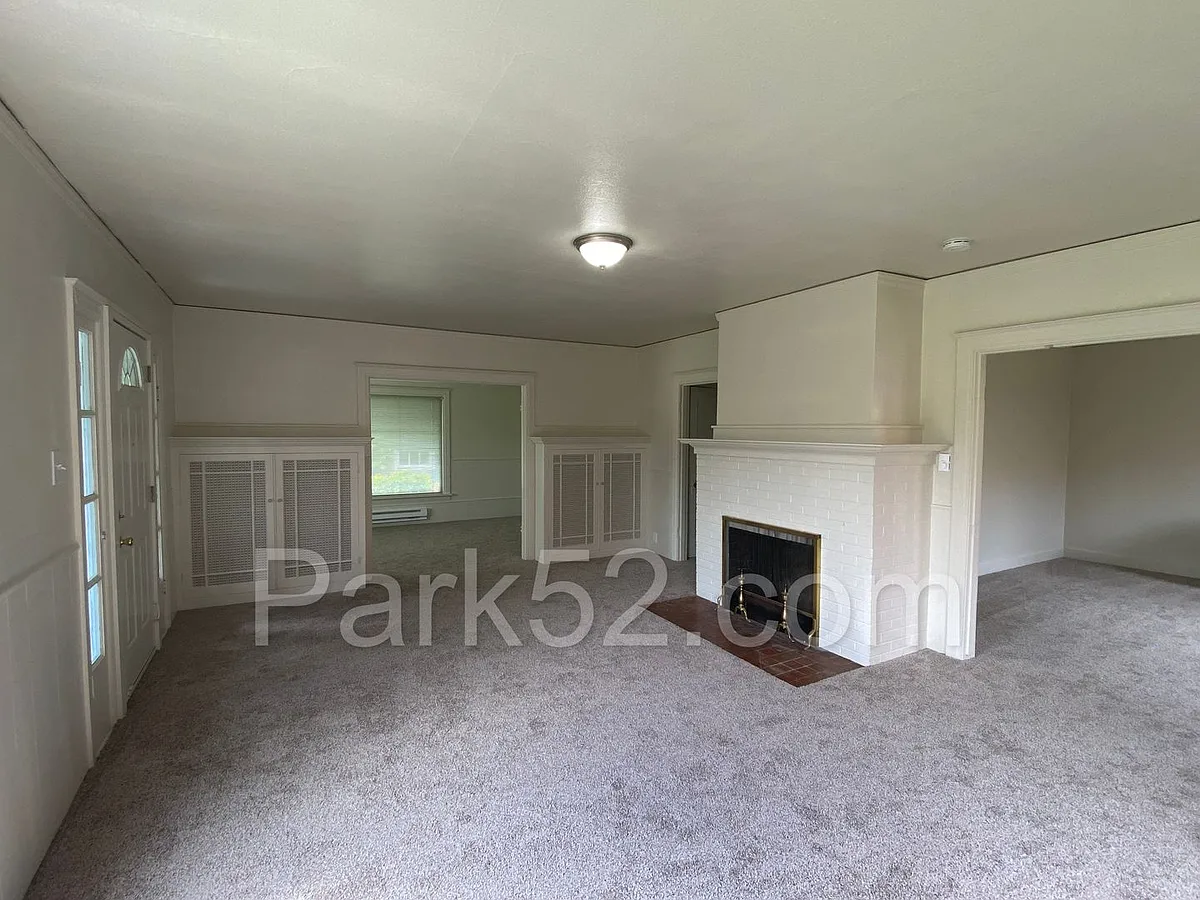 Building Photo - 3409 N 21st St