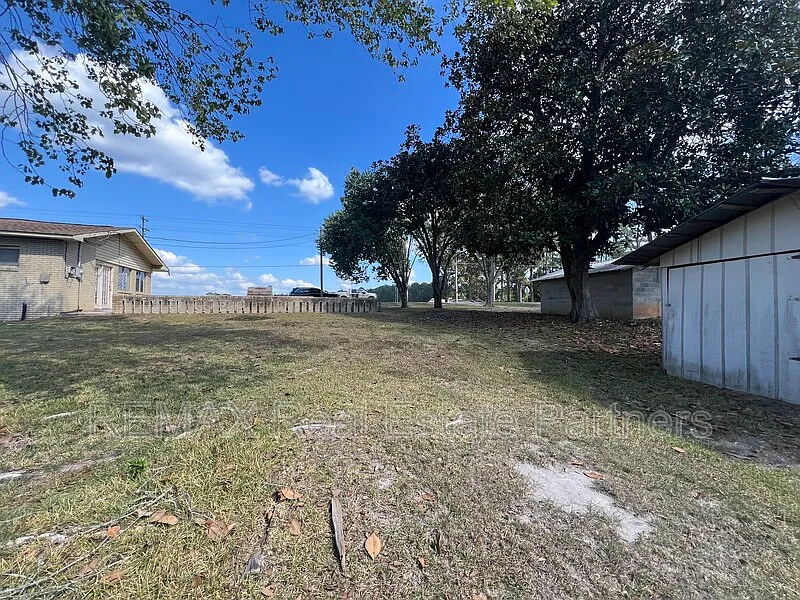 3 bed, 1.0 bath, 1456 sqft, $1,325 — Photo 4