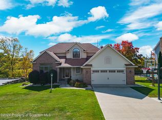3008 Quail Hollow Dr, Clarks Summit, PA 18411