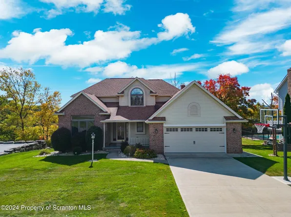 3008 Quail Hollow Dr, Clarks Summit, PA 18411