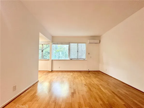 239 S Barrington Ave APT F8, Los Angeles, CA 90049