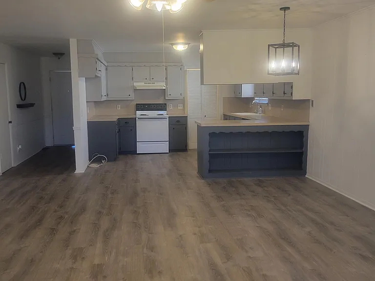 2733 S Louisville Ave — Photo 2