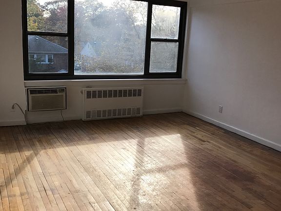 2nd image of 15 Hill Park Ave APT 3M