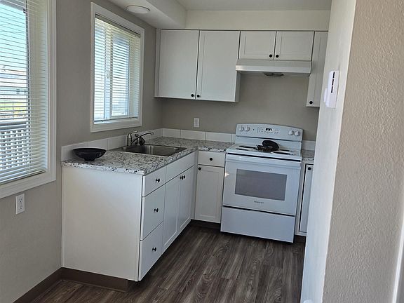 5th image of 1207 D St NE
