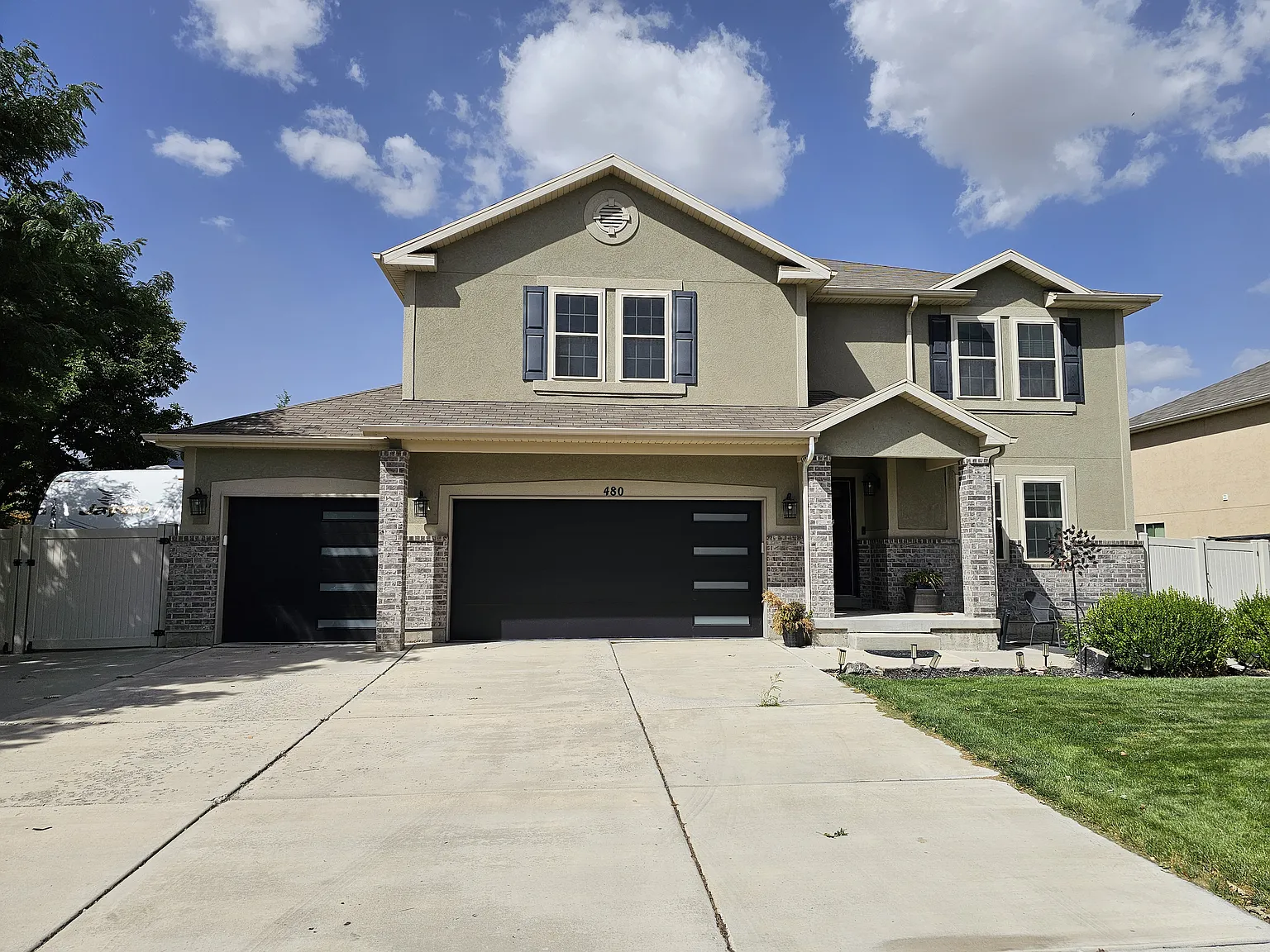 4 bed, 2.5 bath, 3497 sqft, $850 — Photo 1