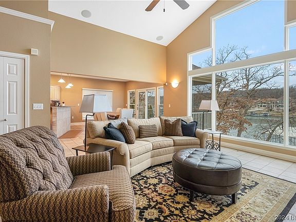 3rd image of 921 Muirfield Dr