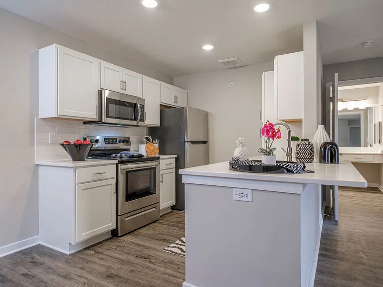 Saw Mill Village Apartments — Photo 2