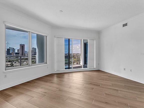 5th image of 1209 E Cumberland Ave Unit 1102