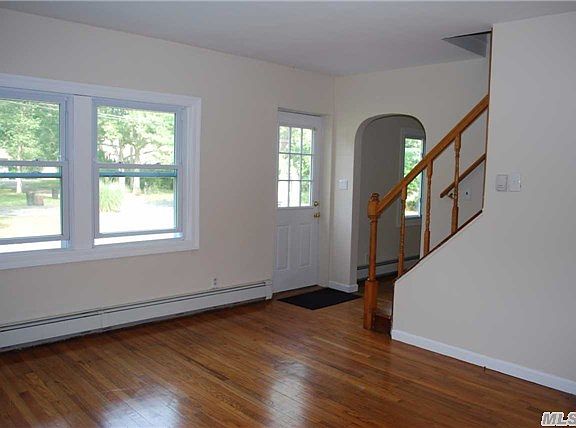 3rd image of 188 Oakfield Ave