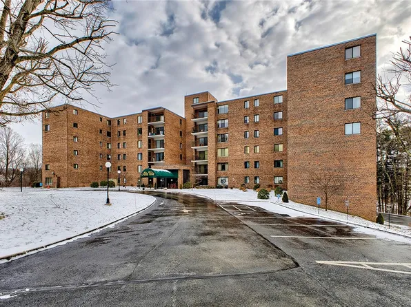 3 Alta Vita Dr APT 104, Greensburg, PA 15601