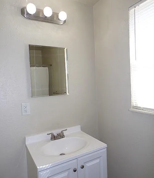 1129 Dallas St — Photo 17