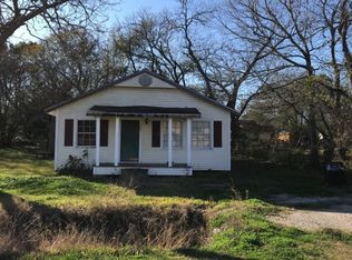 704 Galveston St, Anahuac, TX 77514