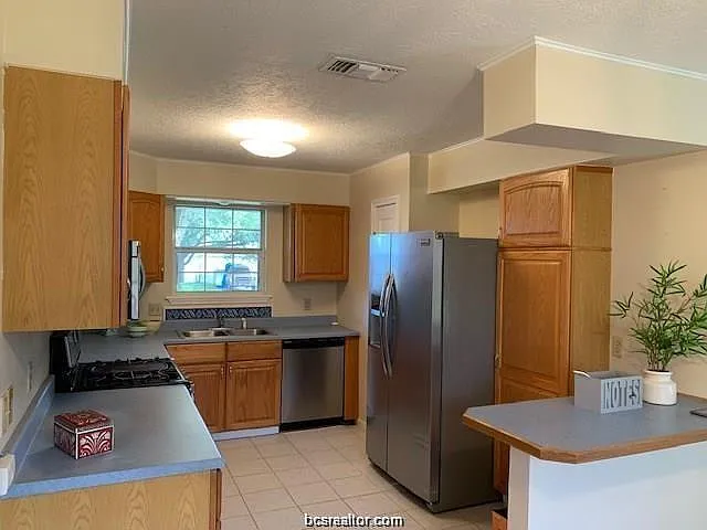 4 bed, 1226 sqft, $2,900 — Photo 4