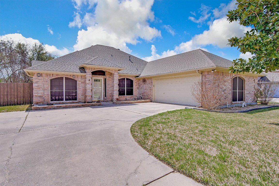 8141 Wendy Ln, Benbrook, TX 76116 Zillow