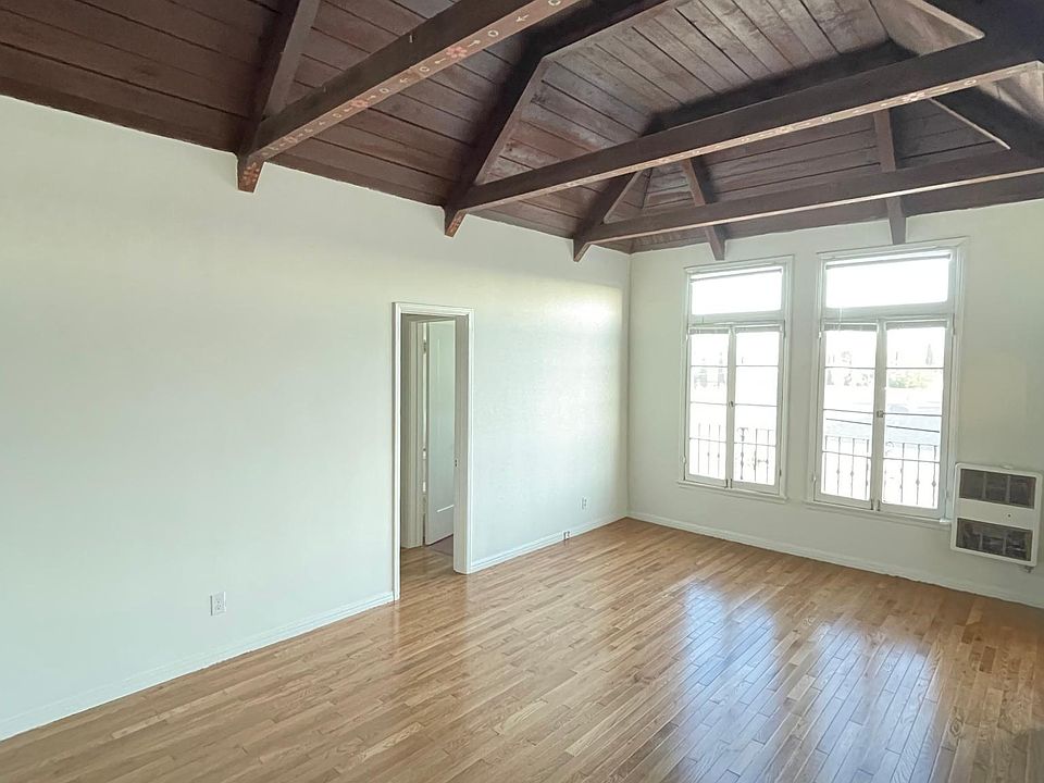 1st image of 4848 Lexington Ave #100