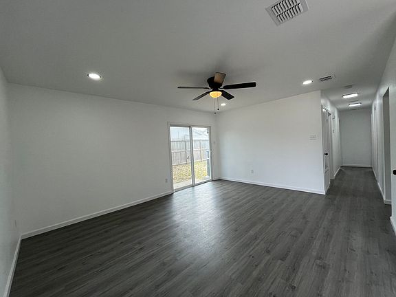 3rd image of 813 Saint Peter St