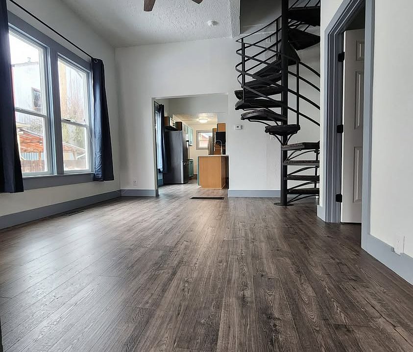 Dining room / great room