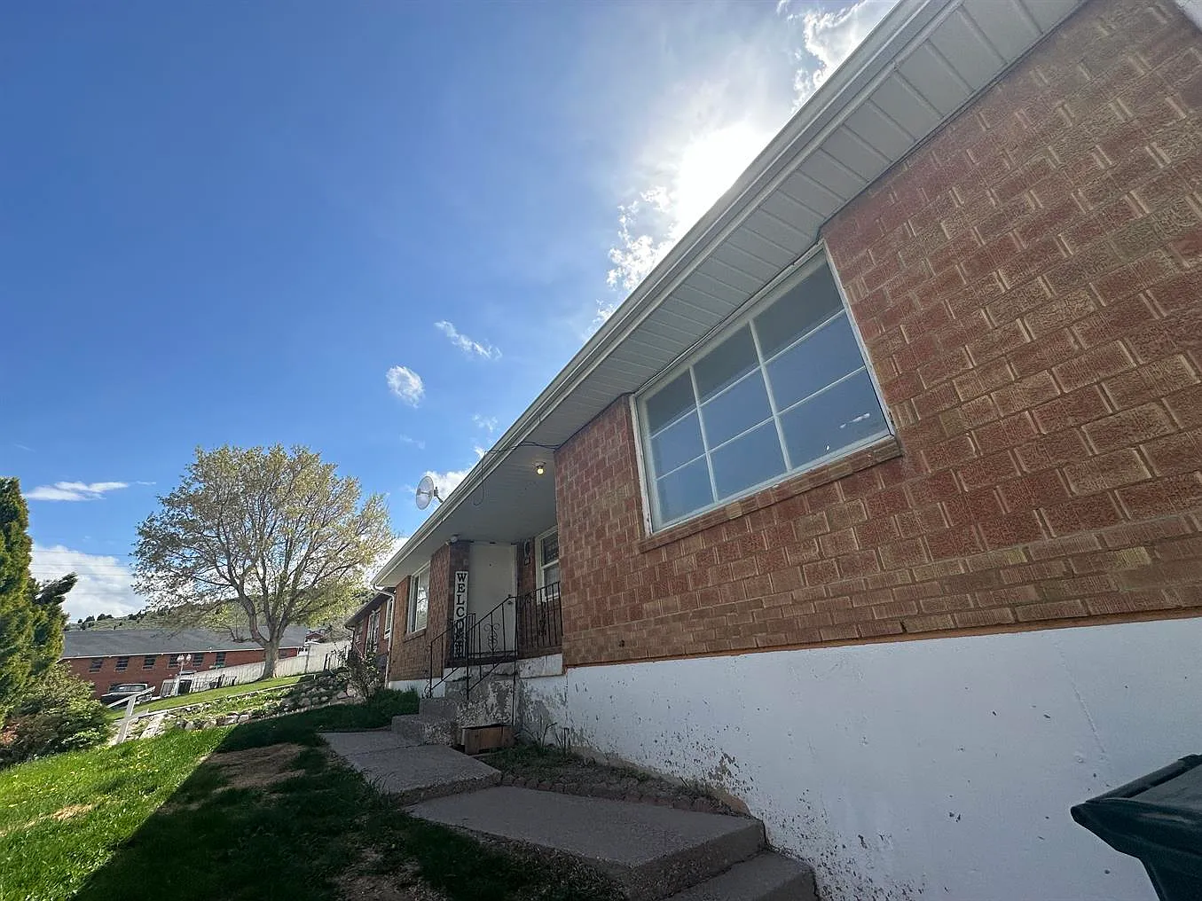 149 Toponce- 4 bedroom 1 bathroom with private yard! — Photo 2