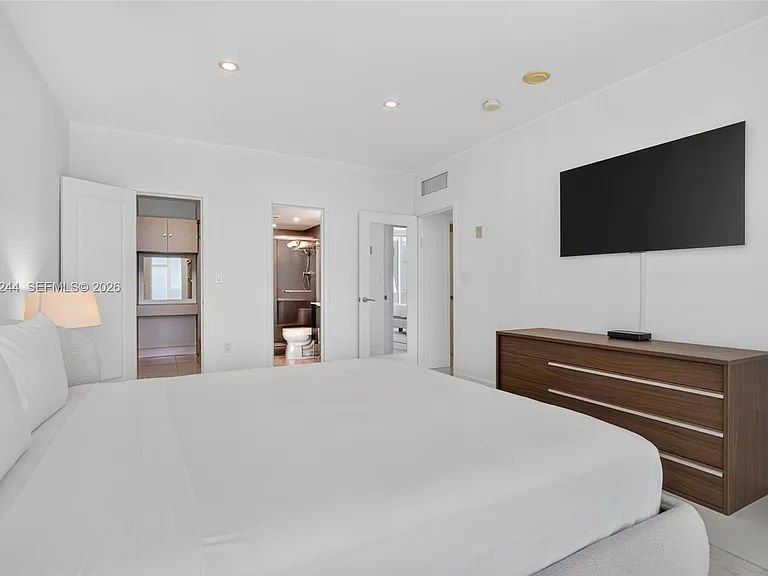 10275 Collins Ave #1521 — Photo 19