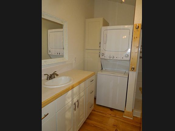 Bathroom w/laundry