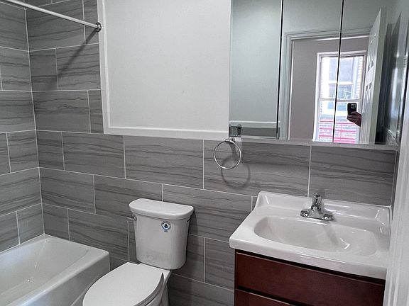 3rd image of 219 Nepperhan Ave APT 4S