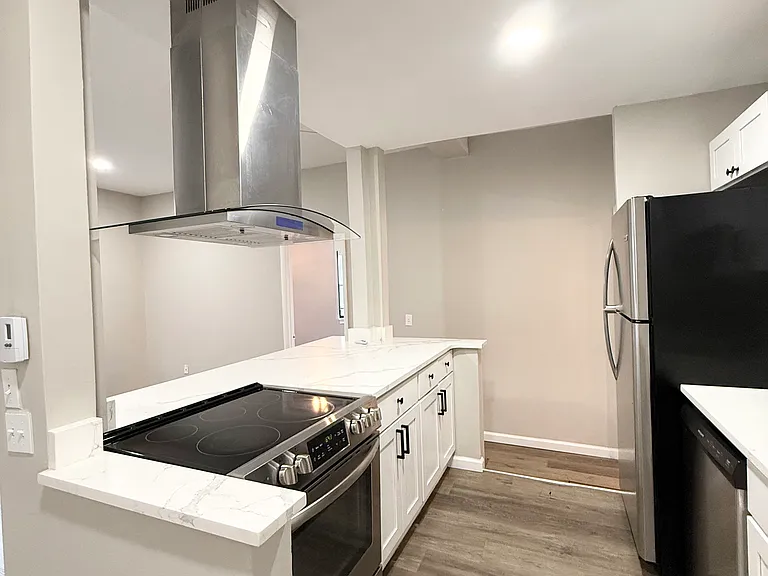 202 N 6th St #203 — Photo 8