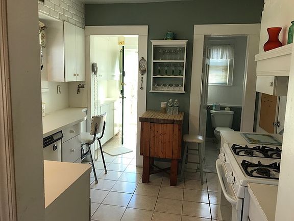 3rd image of 2 Newton Ave