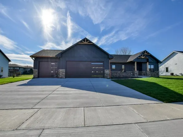1921 Grieg Dr, Mount Horeb, WI 53572