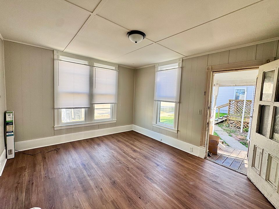2nd image of 402-404 W Olive St #F