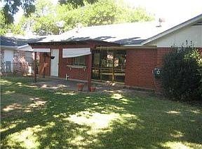 3rd image of 427 Plaza Cir