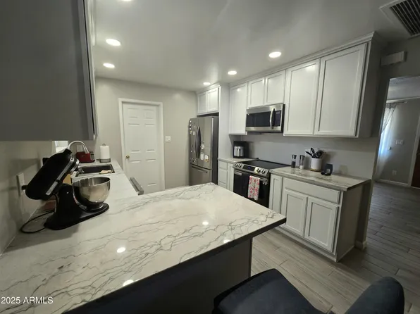 3932 W LAWRENCE Lane, Phoenix, AZ 85051