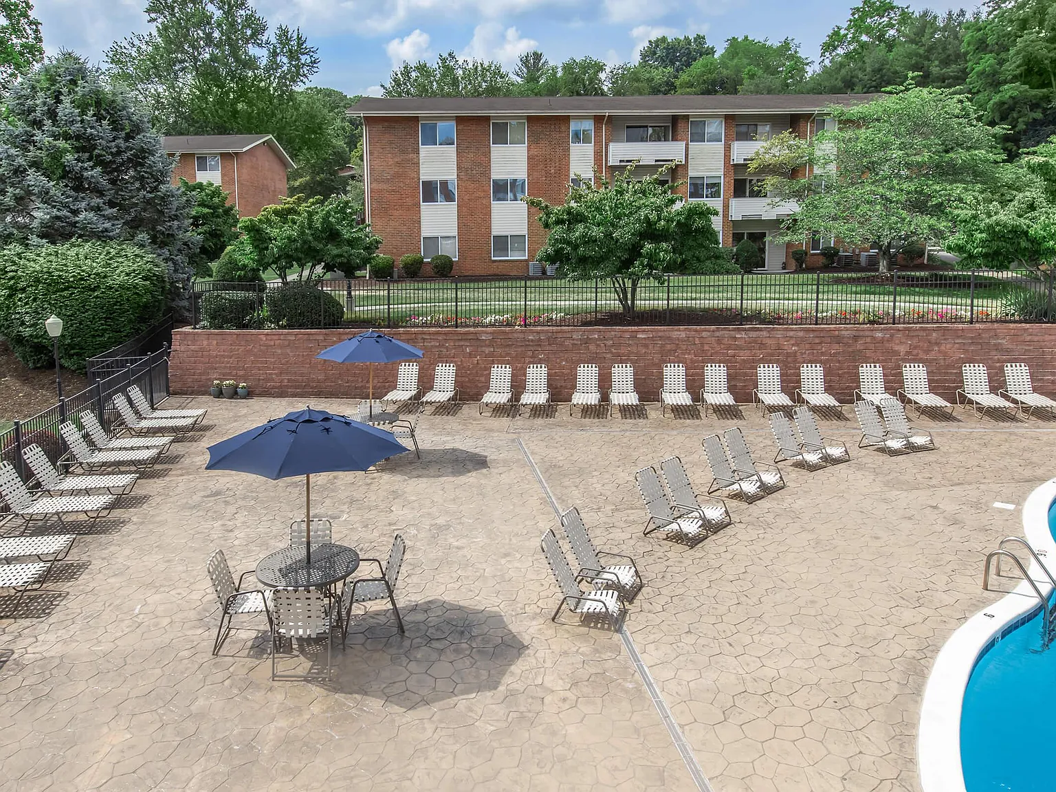 Windsor Hills Apartments — Photo 4
