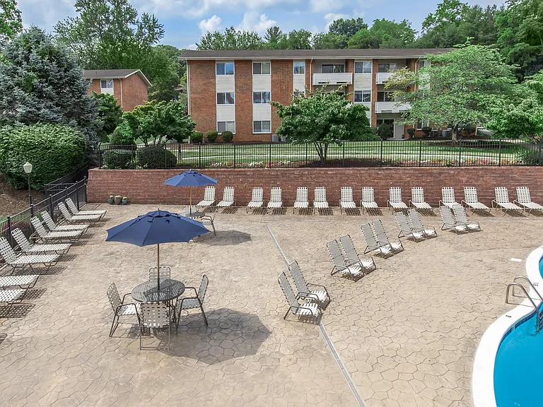 Windsor Hills Apartments — Photo 4