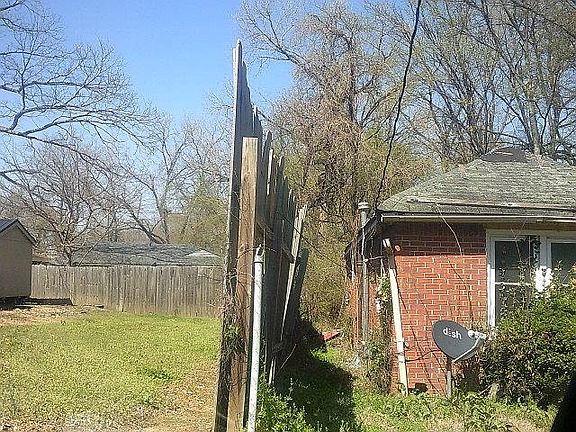 4th image of 126 Lucy Ave