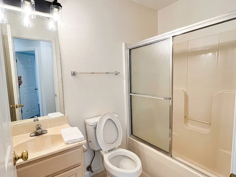 Hallway Full Bathroom