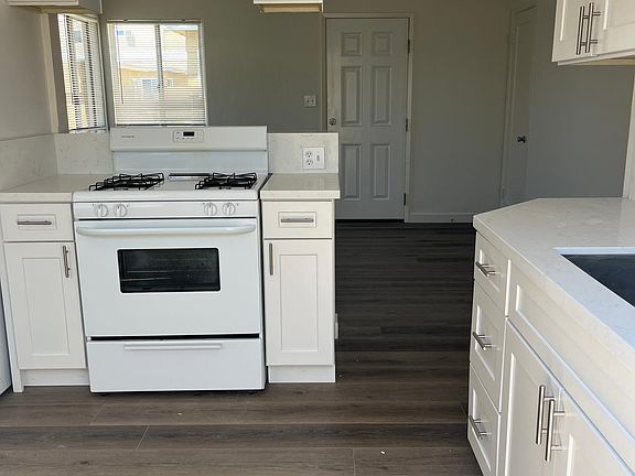 2nd image of 4107 Ingraham St