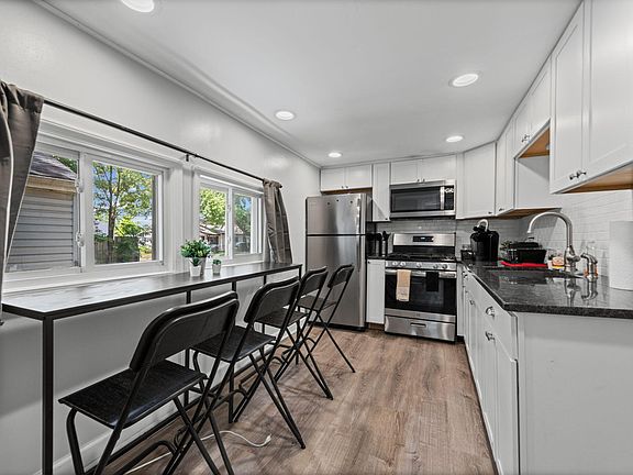 3rd image of 23401 Powell Ave