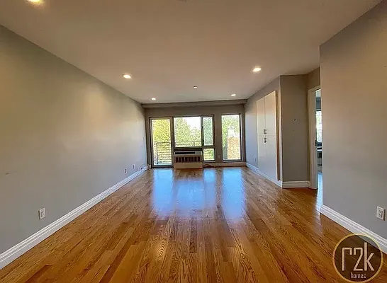 Rented by Realty 2000 Corp | media 7