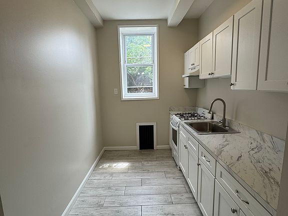 5th image of 103 Chancellor Ave #Aa3