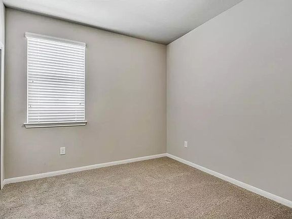 5th image of 2880 Donnell Dr Unit 4002